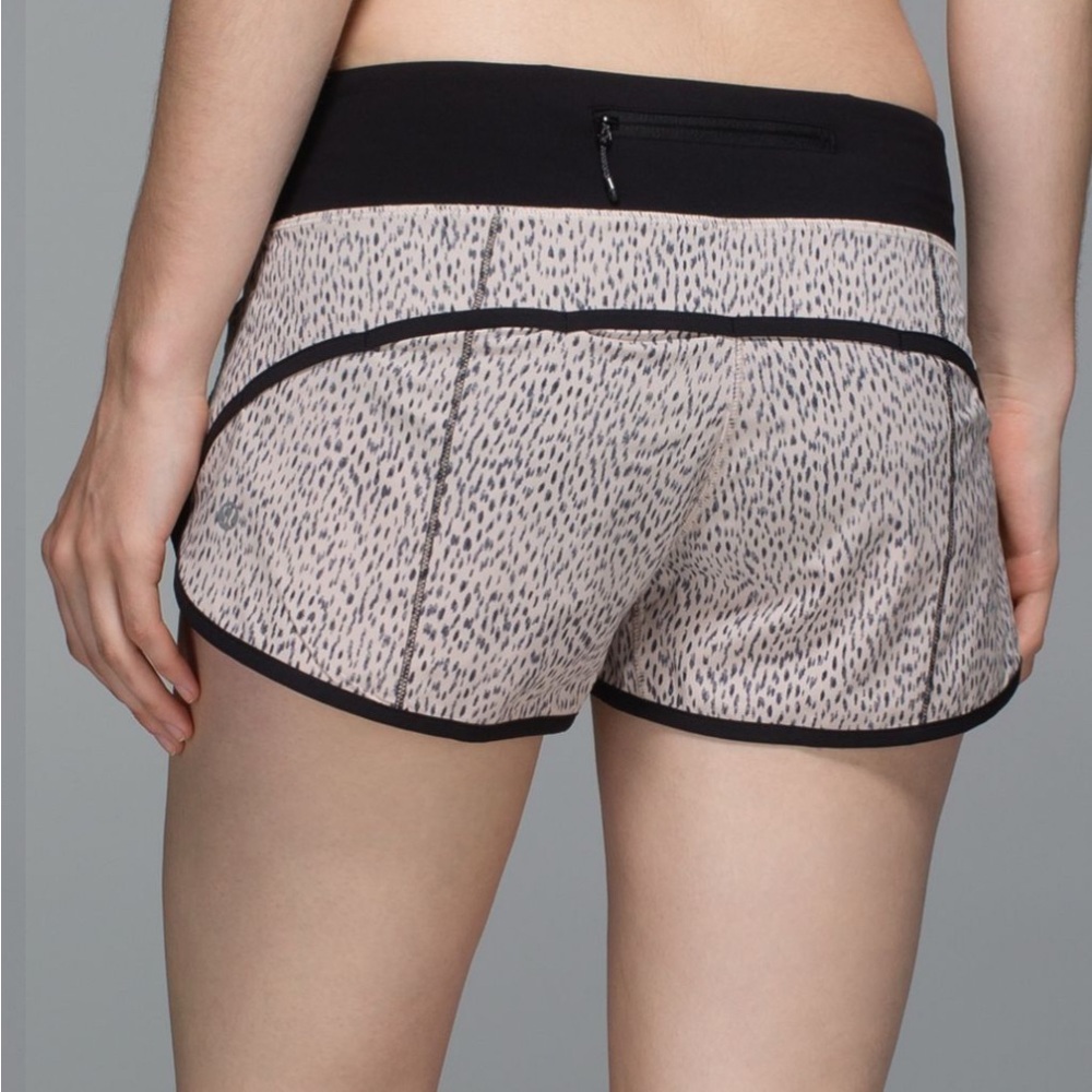 Lululemon Speed Shorts Size 4 Dottie Dash Grain 4 way stretch 2.5” Inseam